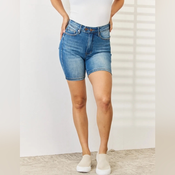 Judy Blue Tummy Control High Rise Retro Double Button Waist Denim Jean Shorts - Picture 11 of 13